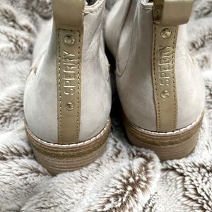 BNWOT SPERRY Ankle Boots